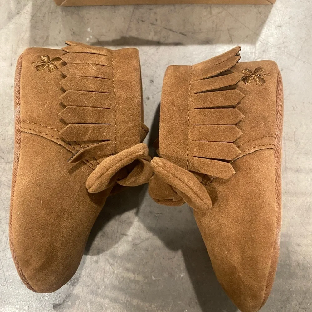 LUCKY BRAND baby Mocs- anti slip on the bottom in classic lucky brand logo👶🏻